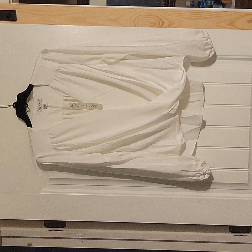 Women's white top